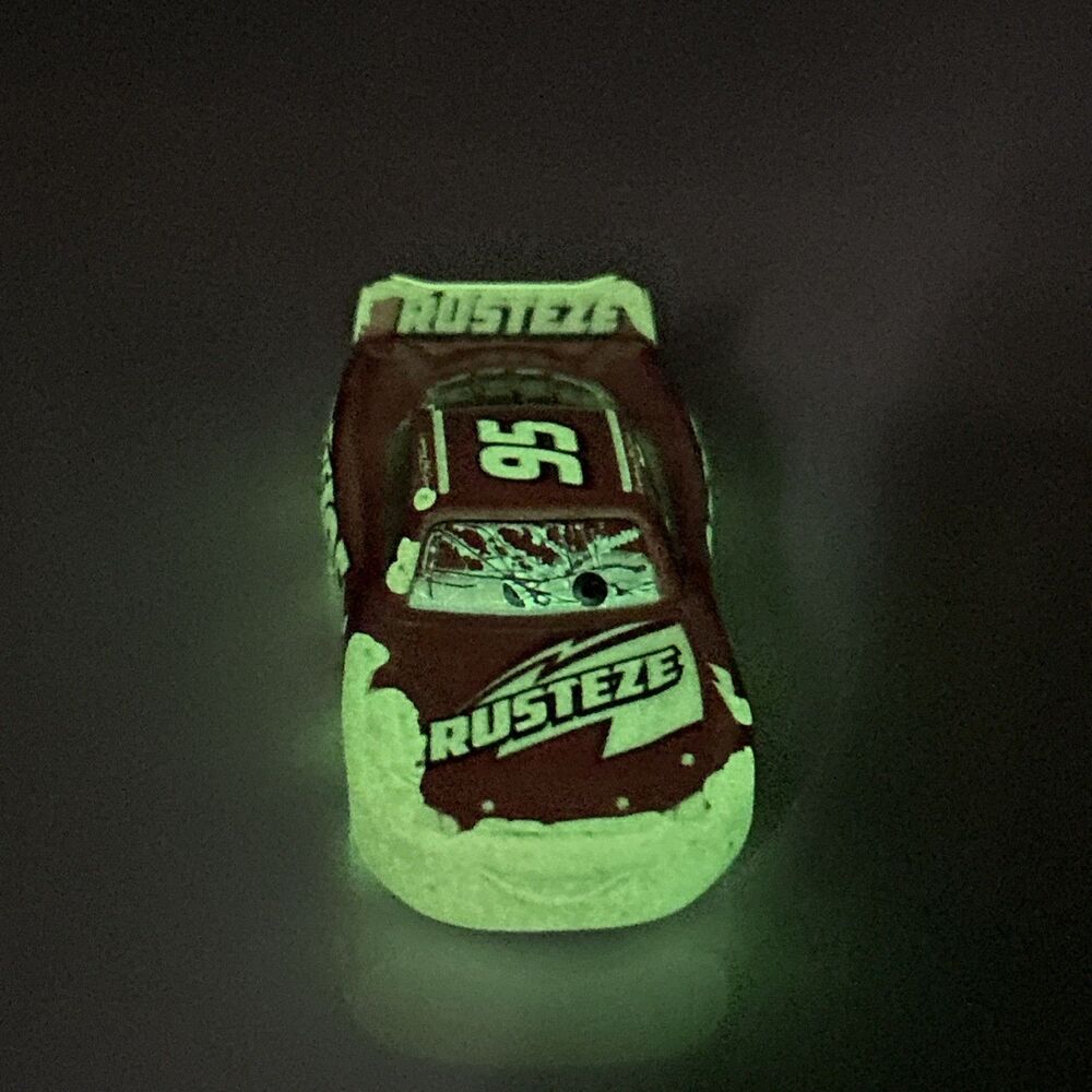 Disney Pixar Cars Lot Griswold On The Road Mater Bubble McQueen Glow In The Dark - Picture 8 of 8